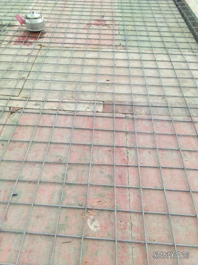 现浇楼板跨度4米,钢筋用的8mm,用脚蹬一下楼板明显震动,需要加固吗?你怎么看?
