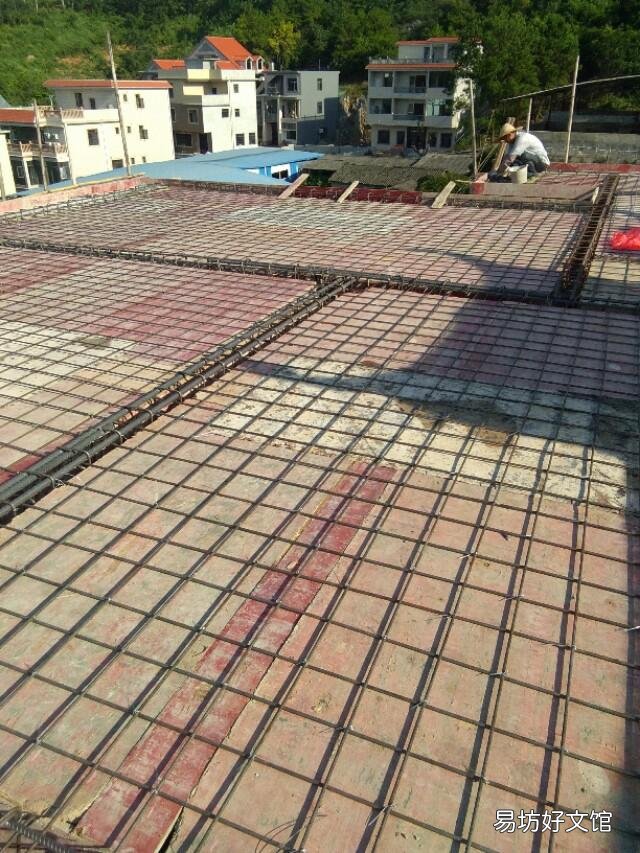 现浇楼板跨度4米,钢筋用的8mm,用脚蹬一下楼板明显震动,需要加固吗?你怎么看?