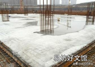 混凝土表面泛白是淋水太晚的吗?