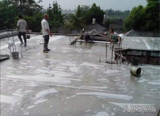 混凝土表面泛白是淋水太晚的吗?