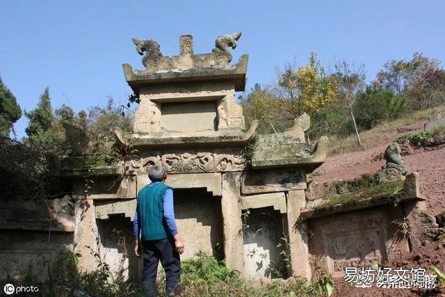 如果屋子前有坟墓,别人又不迁走,咋办?