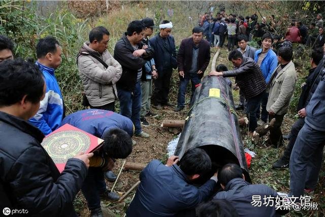 如果屋子前有坟墓,别人又不迁走,咋办?