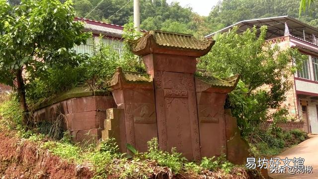 如果屋子前有坟墓,别人又不迁走,咋办?