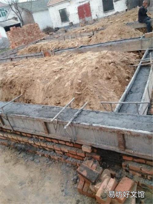 农村建房，温度在20度时，浇筑后多少天可拆模？注意什么？
