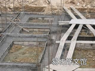 农村建房，温度在20度时，浇筑后多少天可拆模？注意什么？