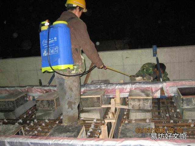 农村建房，温度在20度时，浇筑后多少天可拆模？注意什么？