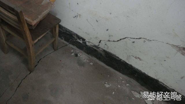 我家房子后面有人种地,地离房子后墙很近,导致地基下沉墙体裂缝,该怎么办?