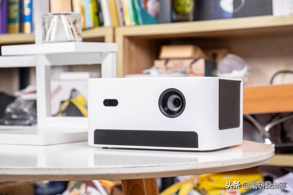 最值入手的2款投影仪测评 家庭投影仪推荐品牌