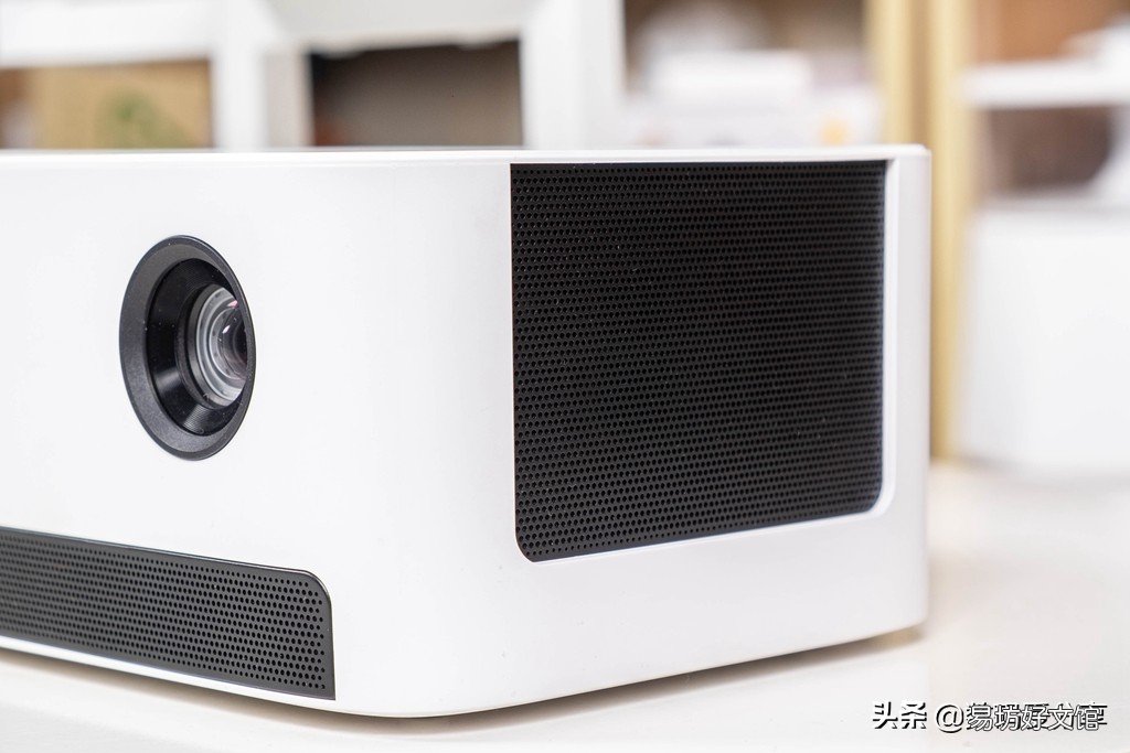 最值入手的2款投影仪测评 家庭投影仪推荐品牌