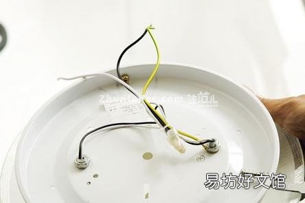详解安装吸顶灯的方法 卧室灯吸顶灯怎么安装