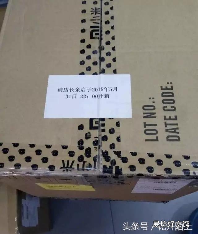 小米8耳机孔在哪个位置，小米8转接线使用方法