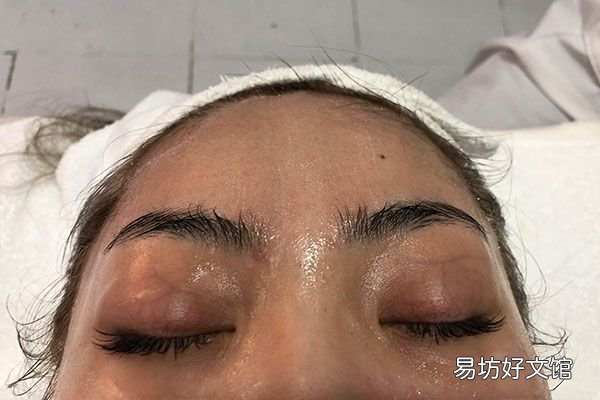 平时做好肌肤清洁很重要 毛孔总是有白色的东西
