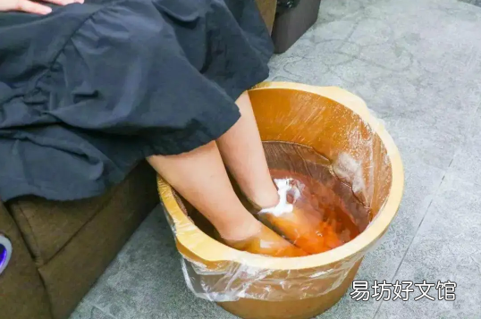 白矾泡脚有什么好处和坏处 白矾泡脚的功效与作用及禁忌