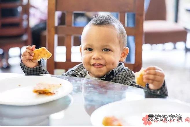 如何选购儿童零食 宝宝爱吃零食不爱吃饭怎么办