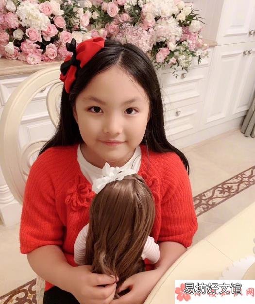 王诗龄手链价值五万块是真的吗 王诗龄手链是什么牌子的