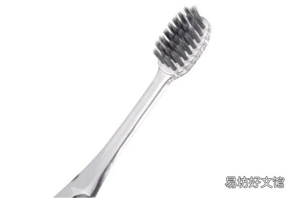 原来牙膏需要这样用 刷牙需要打湿嘴巴吗