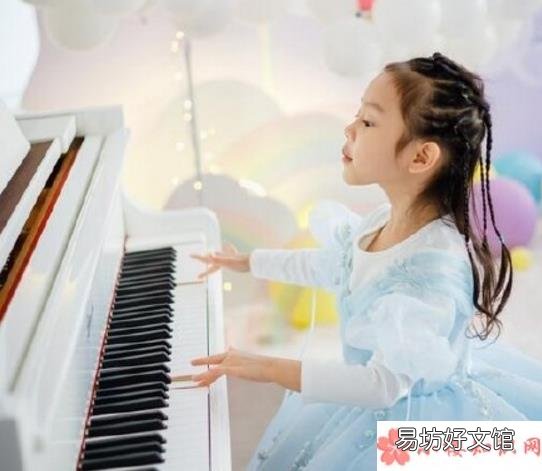 甜馨生日派对现场图 甜馨生日蓝色公主裙是什么牌子的