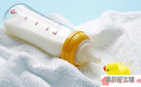 给宝宝洗奶瓶用水冲的干净吗 给宝宝洗奶瓶要用刷子吗