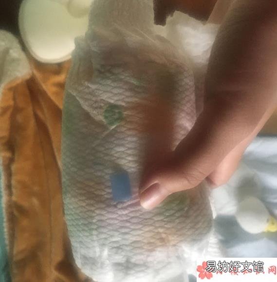 尤妮佳皇家纸尿裤和普通版对比 moony皇家和moony普通纸尿裤区别