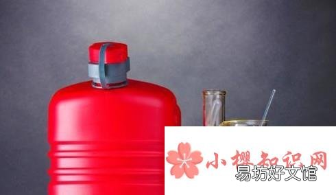 牛仔裤黏上口香糖怎么办