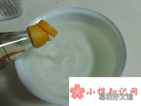 牛仔裤黏上口香糖怎么办