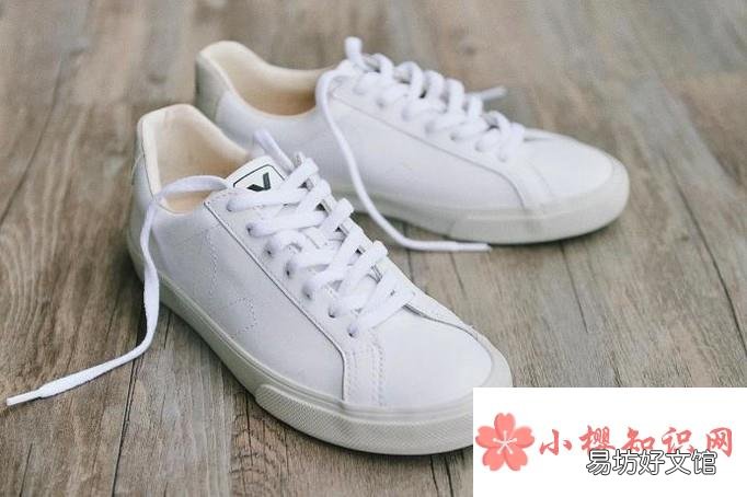 洗白色鞋子怎样做才能不让他变黄