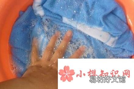 衣服染上了颜色怎么清洗?