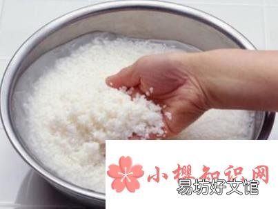 衣服汗渍发黄怎么洗