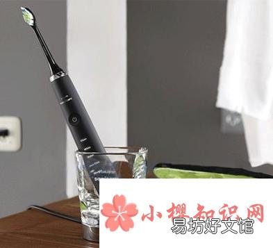 如何用电动牙刷刷牙