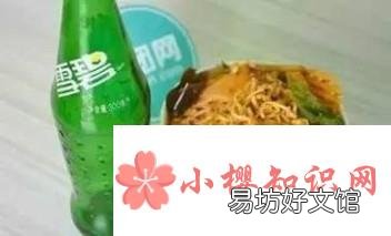 方便面能和汽水一起吃吗