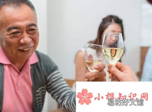 喝酒的礼仪和礼貌
