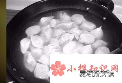 冷冻饺子是冷水下锅煮好?还是热水煮好?