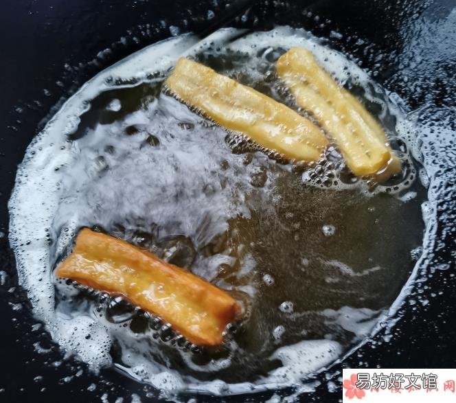 在家炸油条心情感慨 在家炸油条说说朋友圈