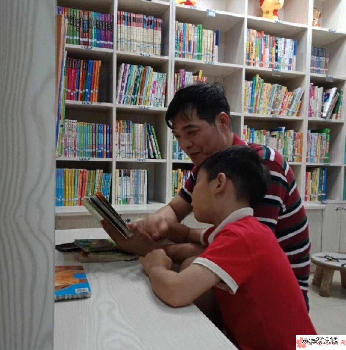 陪孩子图书馆看书发朋友圈说说 陪孩子图书馆读书的心情说说