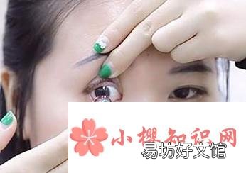 如何戴美瞳？