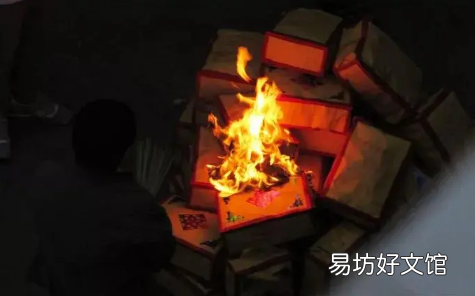 七月晚上几点不能出门 2022七月半晚上能不能在小区里走