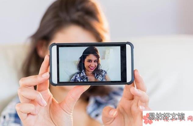 女生发自拍夸赞文案句子 女孩子发自拍的时候该怎么夸