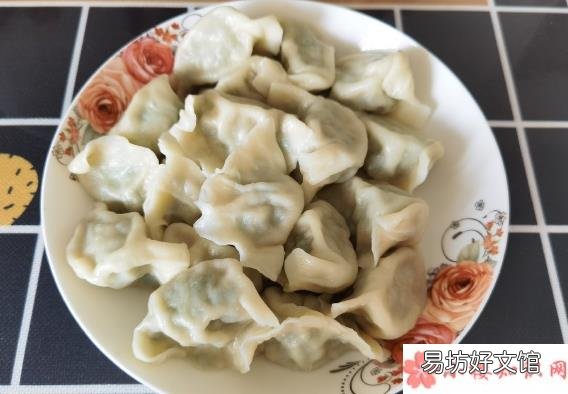 关于吃饺子晒朋友圈句子 今天吃饺子发朋友圈说说