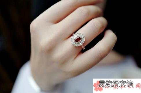 戴戒指手会变粗吗 戴戒指手指一圈变青怎么回事