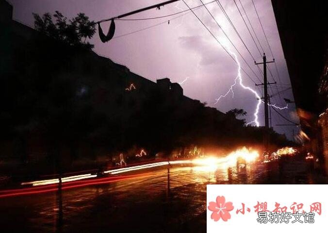 打雷时冲凉洗澡可能遭雷击,是真的吗?