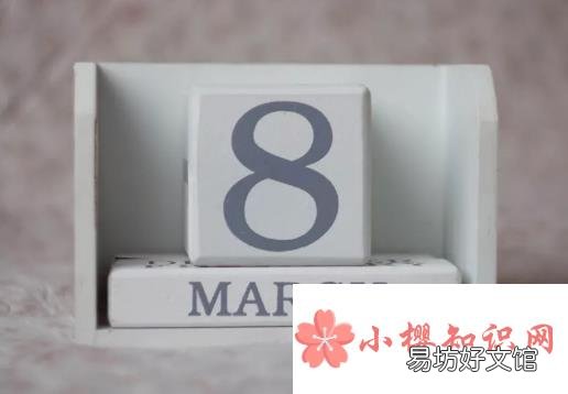 aug是几月?