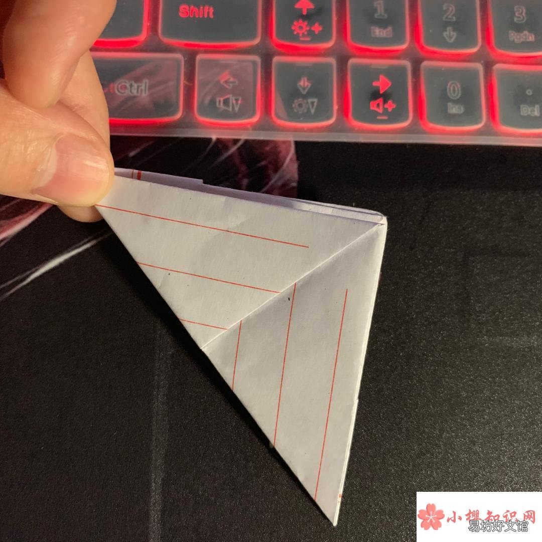 如何用纸折叠小船