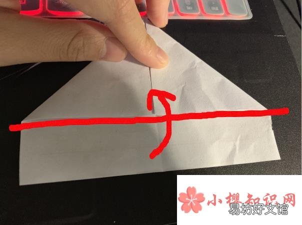 如何用纸折叠小船