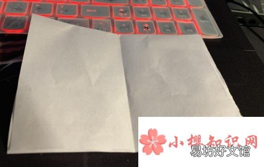 如何用纸折叠小船