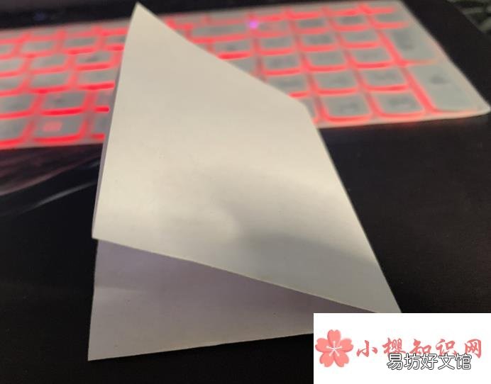 如何用纸折叠小船