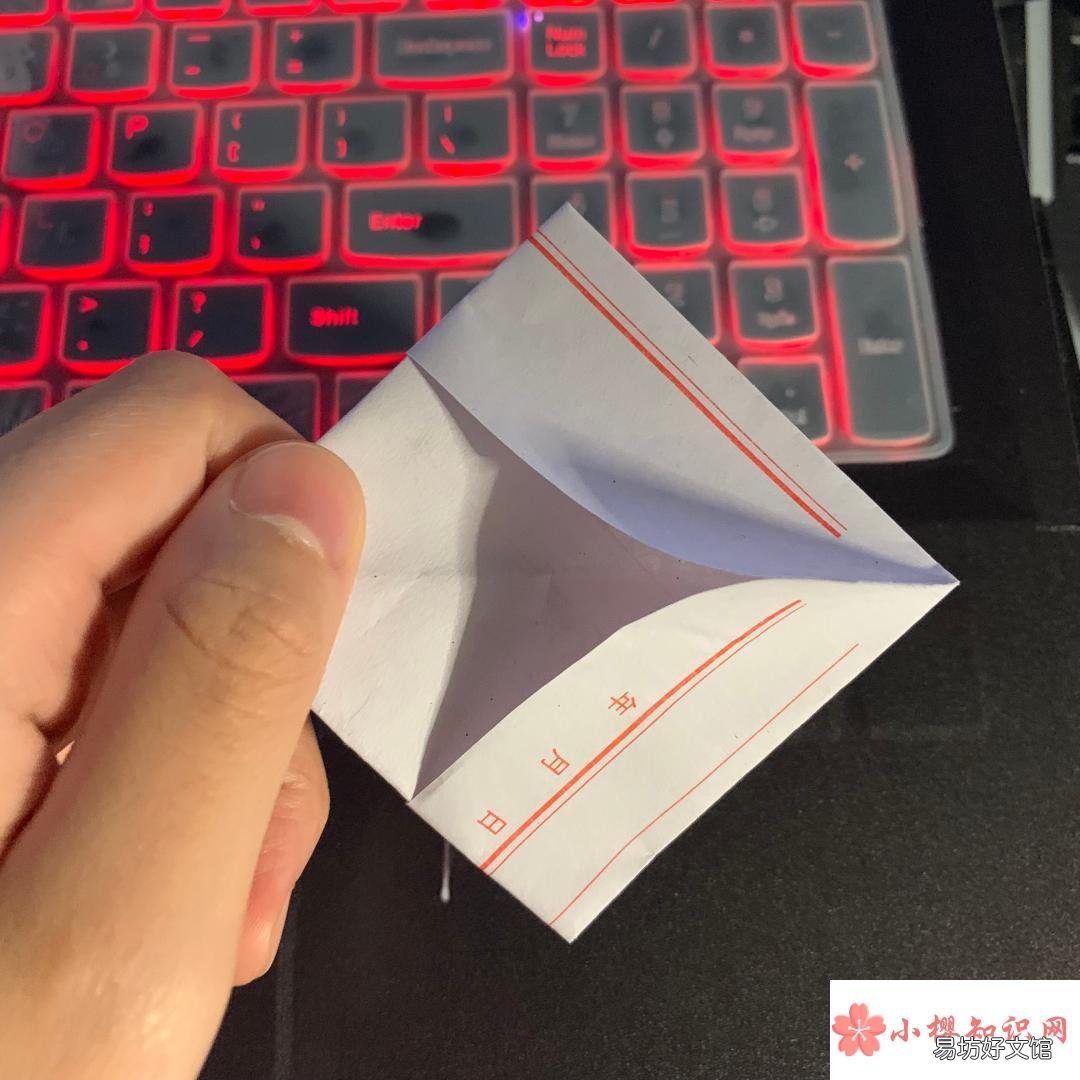 如何用纸折叠小船