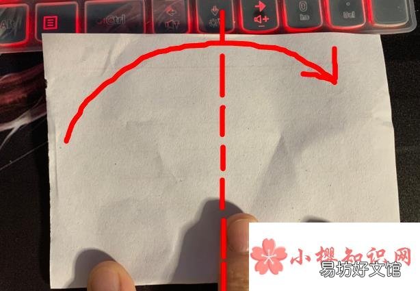 如何用纸折叠小船