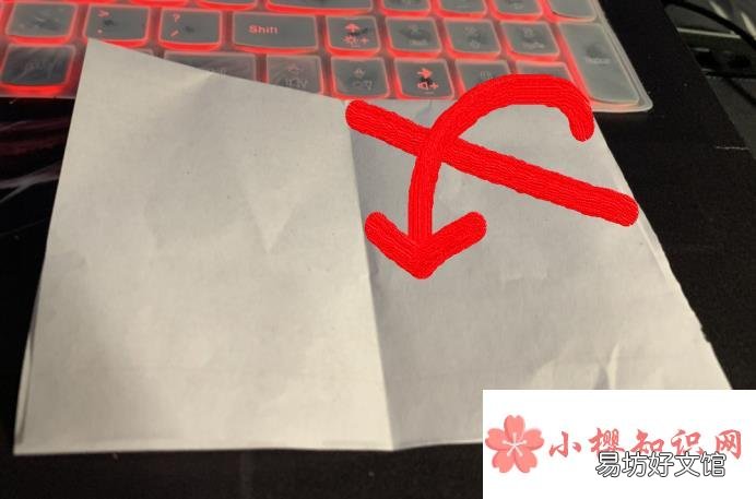 如何用纸折叠小船