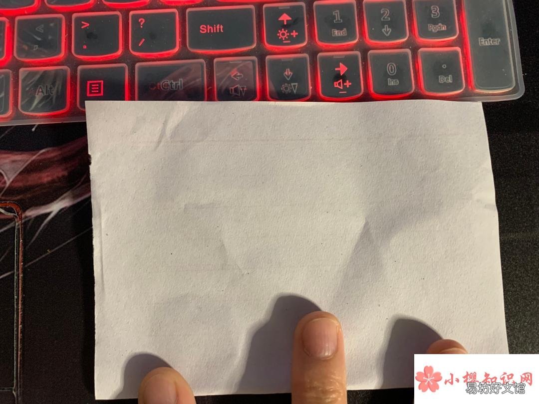 如何用纸折叠小船