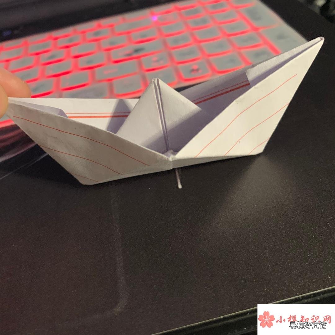 如何用纸折叠小船